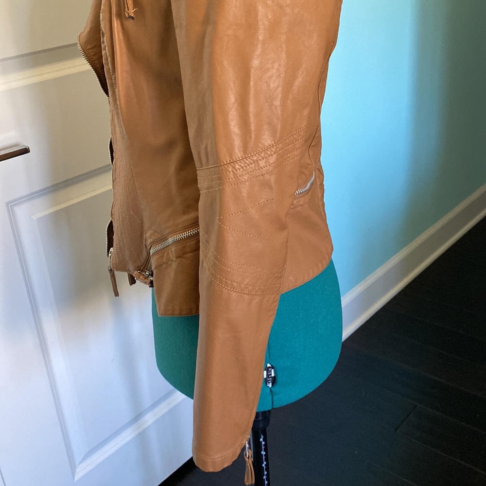BLANK NYC VEGAN LEATHER MOTO JACKET - Picture 4 of 12